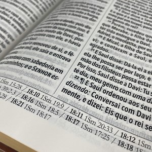 Bíblia King James 1611 | Letra Ultragigante | Capa Luxo Preta