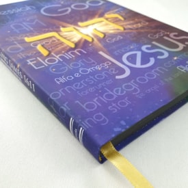 Segunda imagem do produto Bíblia King James 1611 Ultra Fina Lettering Bible | Letra Normal | Capa Hebraico