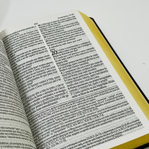 Bíblia King James Atualizada | KJA | Letra Hipergigante | Capa Bordo e Preto