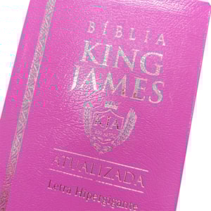 Segunda imagem do produto Bíblia King James Atualizada | KJA | Letra Hipergigante | Capa Coverbook Rosa