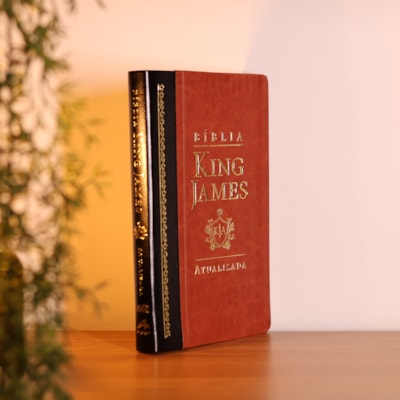 Segunda imagem do produto Bíblia King James Atualizada Slim | KJA | Letra Normal | Marrom e Preta