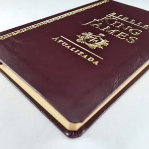Segunda imagem do produto Bíblia King James Atualizada Slim | KJA | Vinho