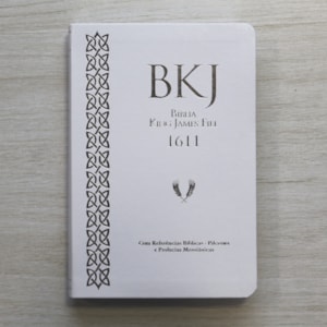 Segunda imagem do produto Bíblia King James Fiel 1611 | Concordância e Pilcrows | Capa Luxo Branca