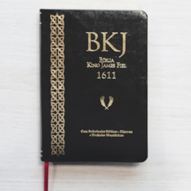 Segunda imagem do produto Bíblia King James Fiel 1611 | Concordância e Pilcrows | Capa Luxo Preta