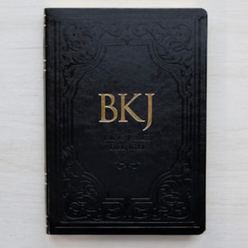 Segunda imagem do produto Bíblia King James Fiel 1611 | Extra Gigante | Capa Luxo Preta