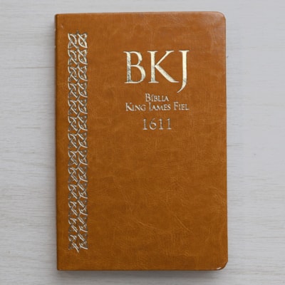 Segunda imagem do produto Bíblia King James Fiel 1611 | Ultrafina Slim | Capa  Castanha