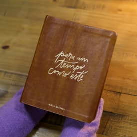 Segunda imagem do produto Bíblia Mulheres | Viviane Martinello | NAA | Espaço Para Anotações | Para Um Tempo Como Este