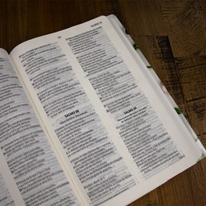 Bíblia NVI | Ele Me Ama | Capa Semi-luxo Flexível