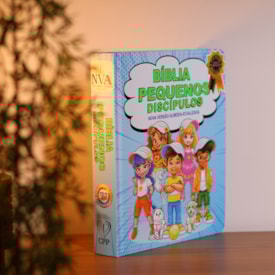 Segunda imagem do produto Bíblia Pequenos Discípulos | NVA | Letra Normal | Capa Dura Azul