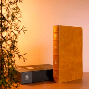 Segunda imagem do produto Bíblia Sagrada | ACF | Premier Collection | Couro Legítimo Mostarda