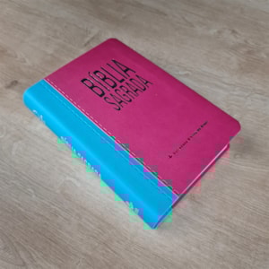 Segunda imagem do produto Bíblia Sagrada | ARA | Letra Gigante | Capa Turquesa e Pink C/ Índice