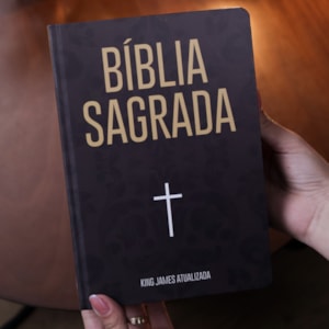 Segunda imagem do produto Bíblia Sagrada Arabesco e Cruz | KJA | Letra Maior| Capa Dura