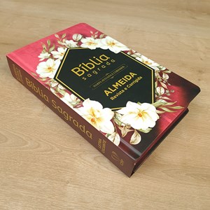 Bíblia Sagrada | ARC | Harpa Avivada e Corinhos | Letra Gigante | Capa Dura Flores Brancas