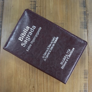 Segunda imagem do produto Bíblia Sagrada | ARC | Letra Hipergigante | Capa Luxo Marrom  | Harpa 774