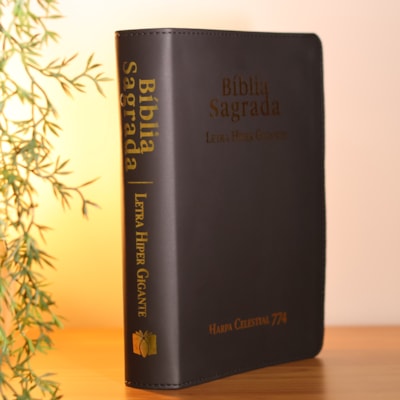 Segunda imagem do produto Bíblia Sagrada | ARC | Letra Hipergigante | Capa Luxo Preta | Harpa Celestial 774