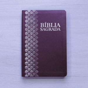 Segunda imagem do produto Bíblia Sagrada | ARC | Letra Normal | Capa Luxo Vinho Escuro