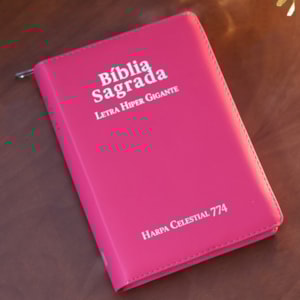 Segunda imagem do produto Bíblia Sagrada C/ Zíper | ARC | Letra Hipergigante | Capa Luxo Pink | Harpa Celestial 774