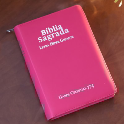 Segunda imagem do produto Bíblia Sagrada C/ Zíper | ARC | Letra Hipergigante | Capa Luxo Pink | Harpa Celestial 774
