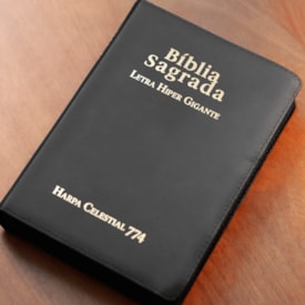 Segunda imagem do produto Bíblia Sagrada C/ Zíper | ARC | Letra Hipergigante | Capa Luxo Preta | Harpa Celestial 774