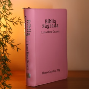Segunda imagem do produto Bíblia Sagrada C/ Zíper | ARC | Letra Hipergigante | Capa Luxo Rosa | Harpa Celestial 774