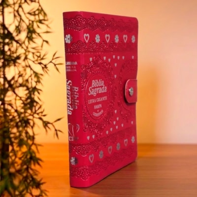 Segunda imagem do produto Bíblia Sagrada Carteira Grande | ARC | Letra Gigante | Harpa Avivada e Corinhos | Capa Vermelha