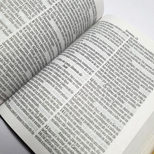 Bíblia Sagrada Carteira Média | ARC | Letra Normal | Harpa Avivada e Corinhos Capa Bordô