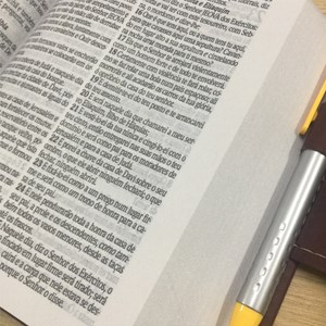 Bíblia Sagrada Carteira Média | ARC | Letra Normal | Harpa Avivada e Corinhos Capa Lilás