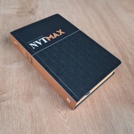 Segunda imagem do produto Bíblia Sagrada Clássica | NVT Max | Letra Grande | Capa Dura