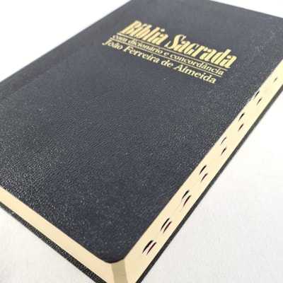 Segunda imagem do produto Bíblia Sagrada com Dicionário e Concordância | RC Gigante | Capa Semi Luxo Preta C/ Índice