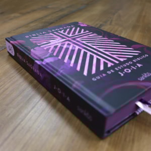 Segunda imagem do produto Bíblia Sagrada | Com Guia De Estudo Biblico J.O.I.A | NVT | Letra Normal | Capa Floral