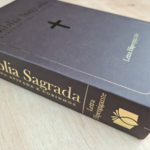 Bíblia Sagrada com Harpa Avivada e Corinhos | ARC | Letra Hipergigante | Capa Semiflexível Marrom