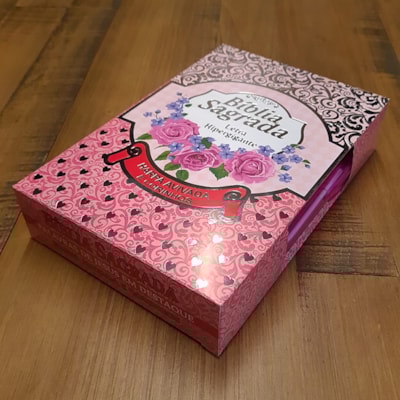 Segunda imagem do produto Bíblia Sagrada com Harpa Avivada e Corinhos | Letra Hipergigante | ARC | Luxo Laminada Rosa
