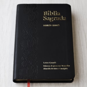 Segunda imagem do produto Bíblia Sagrada com Harpa Cristã | ARC | Letra Grande | Capa Luxo Floral Ramos Preta