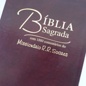 Segunda imagem do produto Bíblia Sagrada Comentada Missionário R R Soares | ARC |Letra Grande | Capa Luxo Vinho