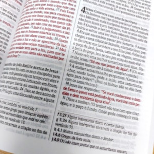 Segunda imagem do produto Bíblia Sagrada Confiança | NVI | Letra Normal | Capa Dura