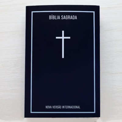 Segunda imagem do produto Bíblia Sagrada Cruz Azul | NVI | Capa Brochura