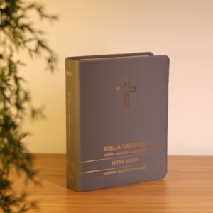 Segunda imagem do produto Bíblia Sagrada Cruz Cinza Média | ARC | Letra Maior | Harpa Avivada e Corinhos | Capa Premium Luxo