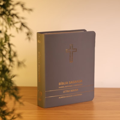 Segunda imagem do produto Bíblia Sagrada Cruz Cinza Média | ARC | Letra Maior | Harpa Avivada e Corinhos | Capa Premium Luxo