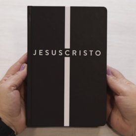 Segunda imagem do produto Bíblia Sagrada Cruz Jesus Cristo | NVT | Letra Grande | Capa Dura