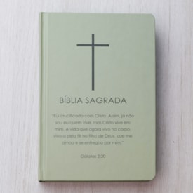 Segunda imagem do produto Bíblia Sagrada Cruz | NVI | Letra Normal | Capa Dura Verde
