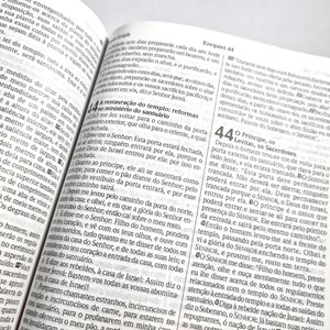 Bíblia Sagrada Edição Comparativa | ARC e NVI | Letra Média | Capa Luxo Flor de Henna