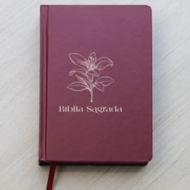 Segunda imagem do produto Bíblia Sagrada Feminina | NVI | Letra Normal | Capa Dura