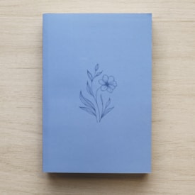 Segunda imagem do produto Bíblia Sagrada Flor Minimalista Azul | NAA | Letra Normal | Capa Ilustrada