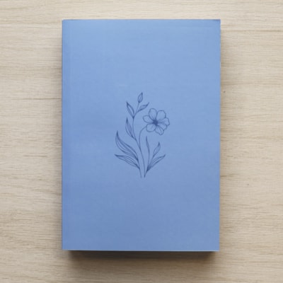 Segunda imagem do produto Bíblia Sagrada Flor Minimalista Azul | NAA | Letra Normal | Capa Ilustrada