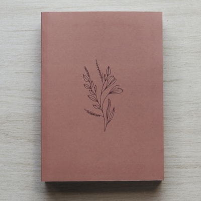 Segunda imagem do produto Bíblia Sagrada Flor Minimalista Marrom | NAA | Letra Normal | Capa Ilustrada