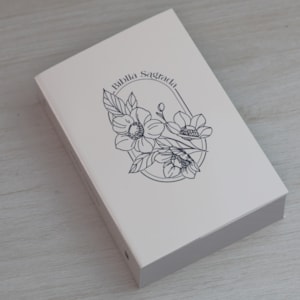 Segunda imagem do produto  Bíblia Sagrada Flores | ACF | Letra Normal | Capa Brochura