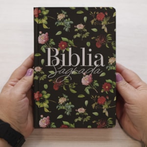 Segunda imagem do produto Bíblia Sagrada Flores do Campo | NVT | Letra Grande | Capa Dura
