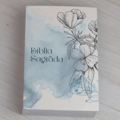 Segunda imagem do produto Bíblia Sagrada Flores | King James | Letra Normal | Capa Brochura Azul