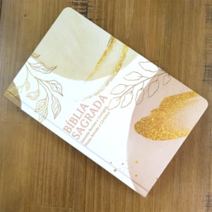 Segunda imagem do produto Bíblia Sagrada Folhagens Rosa| ARC | Letra Gigante | Capa Dura | Harpa Avivada e Corinhos