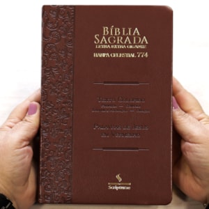 Segunda imagem do produto Bíblia Sagrada Harpa Celestial 774 | ERC | Letra Extra Gigante | Capa Marrom Claro Arabesco